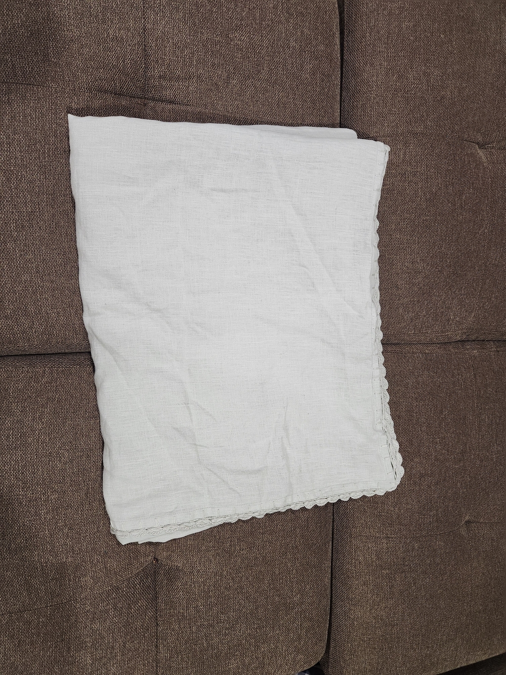 Classic White Linen-Texture Duvet Cover with Scalloped Edge